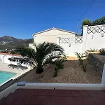 Casa Con Piscina Y Vistas Al Mar A Pies De Montana