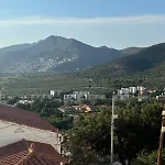 Casa Con Piscina Y Vistas Al Mar A Pies De Montana