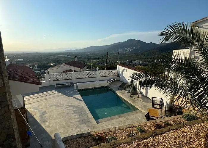 Casa Con Piscina Y Vistas Al Mar A Pies De Montana
